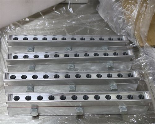 Garis Produksi Lipstick Lipstick 12 Lubang Burung-Beak Aluminium Mold Perak mudah dibersihkan