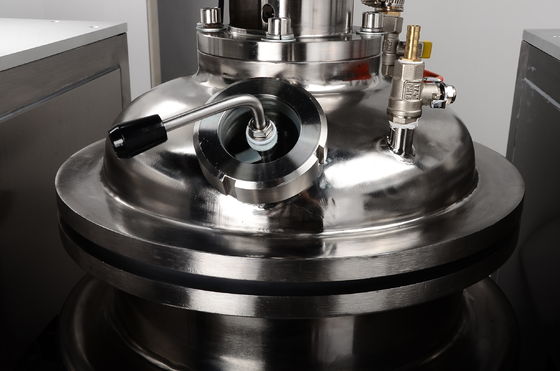 380V 6.5KW Lipstick Produksi Line Pemanasan Vacuum Defoaming Mesin