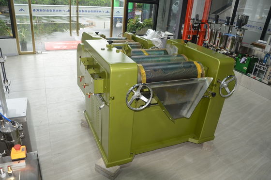 S65 Lipgloss Tiga Roller Grinder Otomatis Kelas 1.5KG/Jam
